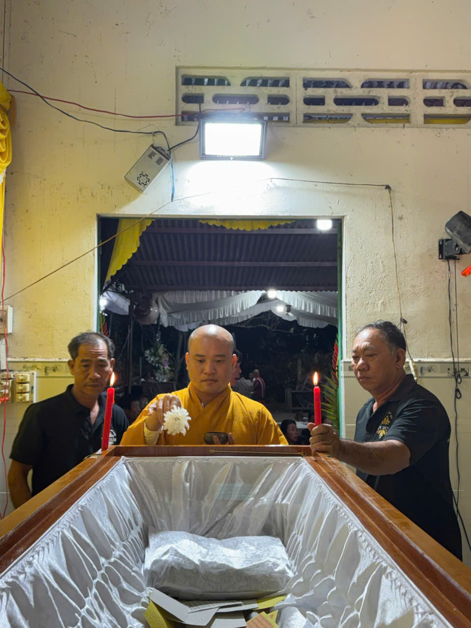 mai táng long khánh