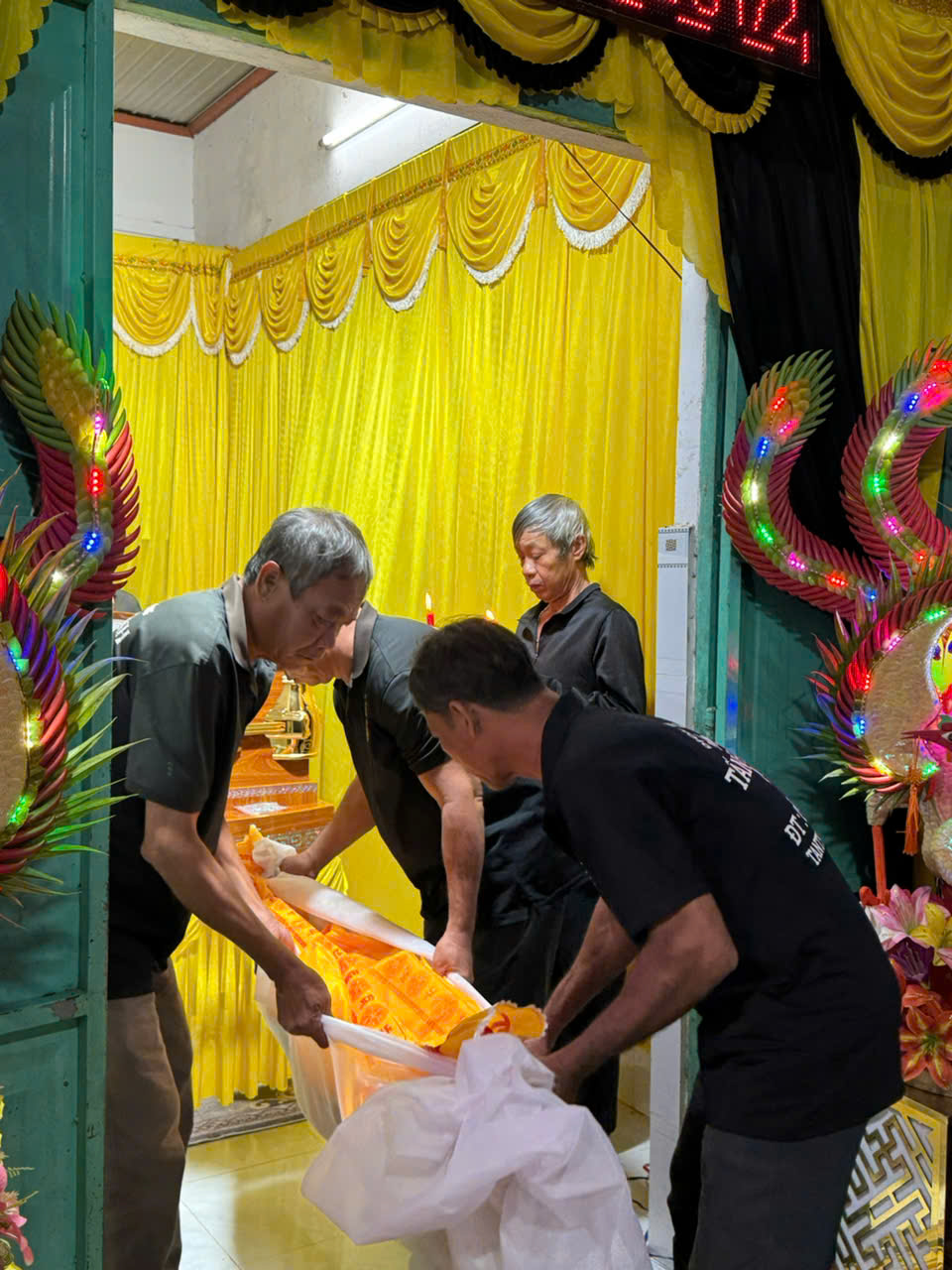 mai táng long khánh