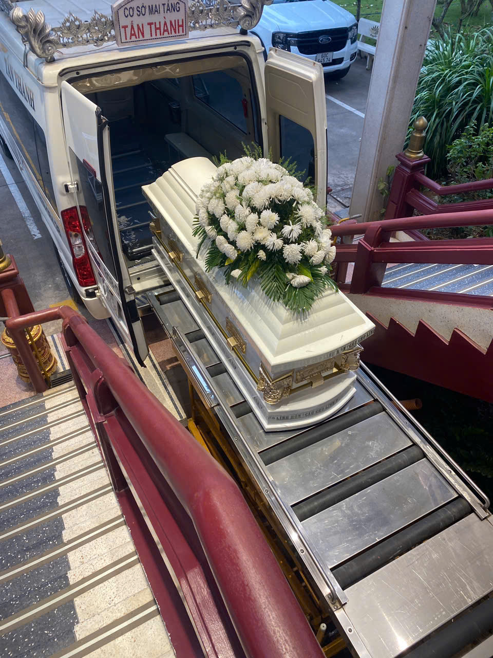 mai táng long khánh